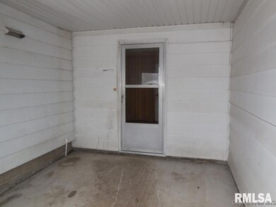 221 S Morgan St, Virginia, IL 62691 - photo 4
