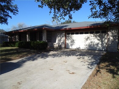1009 Newhall St, Beeville, TX 78102 - photo 3