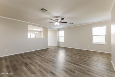 003-photo-living-room-13608366