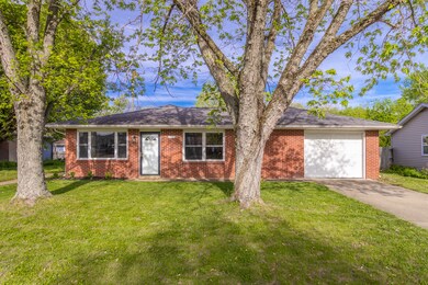 1911 Timbercrest Dr, Columbus, IN 47203 - photo 2