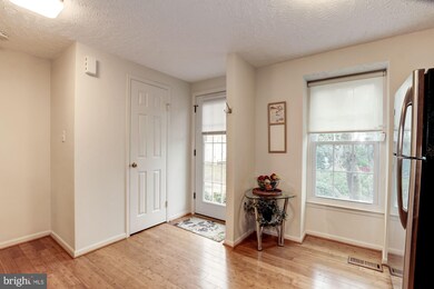 1671 Fieldthorn Dr, Reston, VA 20194 - photo 6