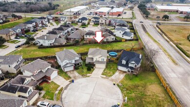 Cozy home in a quiet cul-de-sac with convenience t