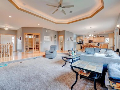 219 S Hillcrest Cir, Center Point, IA 52213 - photo 2