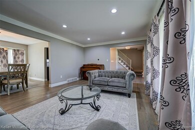 18467 Middlesex Ave, Lathrup Village, MI 48076 - photo 7