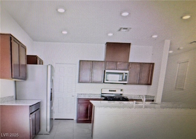 2932 Torreon Ln, Las Vegas, NV 89121 - photo 6
