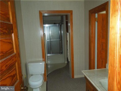 610 E Broad St, Souderton, PA 18964 - photo 5