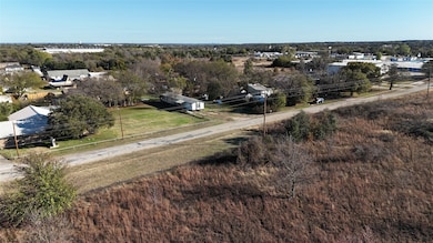 214 Pearson Ln, Azle, TX 76020 - photo 3