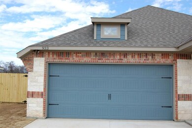 933 E 5th St, Springtown, TX 76082 - photo 3