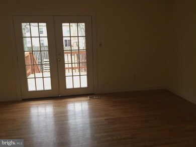 8904 Shamrock Ct, Springfield, VA 22152 - photo 3