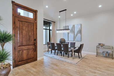 Entry / Dining