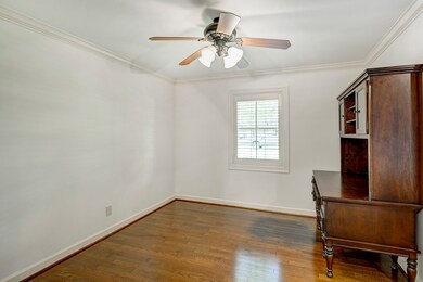 10023 Burgoyne Rd, Houston, TX 77042 - photo 5