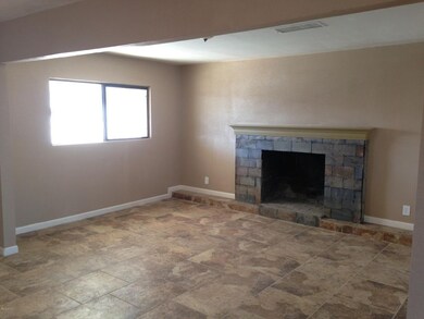 6 FAMILY ROOM 2