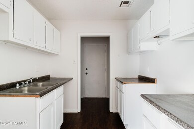 10-web-or-mls-603 Yvonne-3