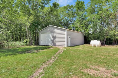 19885 Hastings Cir, Alvin, TX 77511 - photo 3