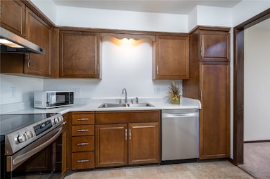 5703 Golden Ct NE unit 34, Cedar Rapids, IA 52402 - photo 6