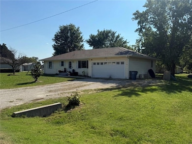 409 Fessenden St, Gridley, KS 66852 - photo 3