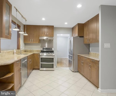 6822 Rolling Rd, Springfield, VA 22152 - photo 6