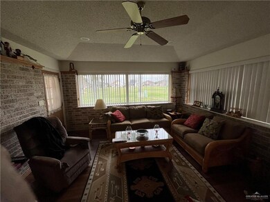 307 Rebecca Dr, Alamo, TX 78516 - photo 4