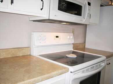 10552 W Ocotillo Dr unit 39, Sun City, AZ 85373 - photo 6