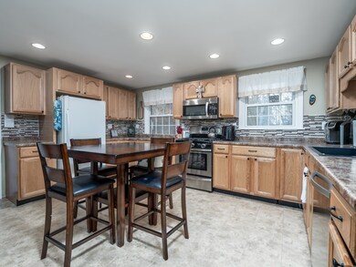 93 Rosewood Ave, Billerica, MA 01821 - photo 6