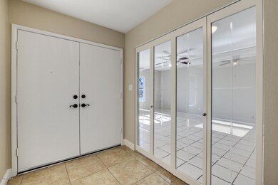 6-Foyer