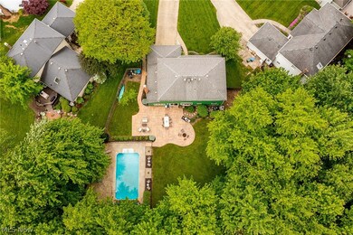 26904 Heatherwood Cir, Olmsted Falls, OH 44138 - photo 4