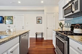 35 Magnolia Ave unit 2, Cambridge, MA 02138 - photo 2