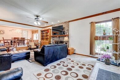 2001 E 28th St, Des Moines, IA 50317 - photo 3