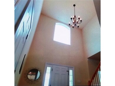 2-STORY FOYER
