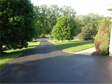 Exterior Front. LOTS OF PARKING..2MILES FROM THE 2