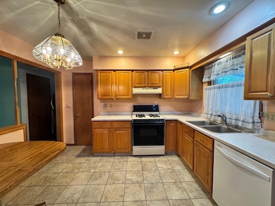 5753 Fox Ct, South Beloit, IL 61080 - photo 4