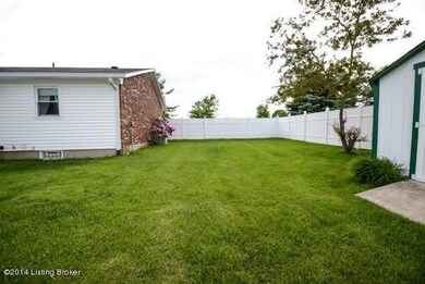 8201 Cortland Dr, Louisville, KY 40228 - photo 6