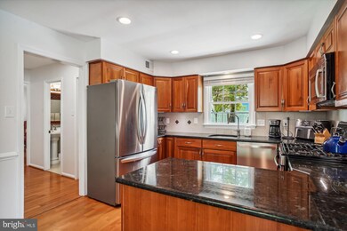 10803 Mccomas Ct, Kensington, MD 20895 - photo 5