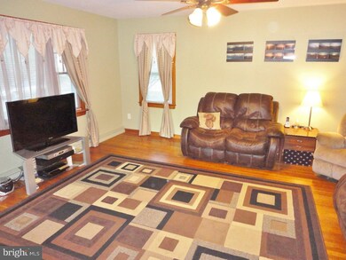 910 Aldon Rd, Claymont, DE 19703 - photo 4