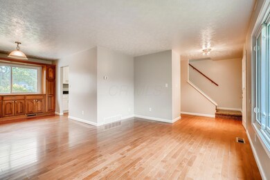 5152 Tuxworth Ct Columbus OH-large-002-0