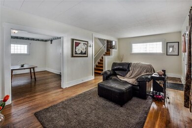 Hard wood floors throughout & very spacious rooms 