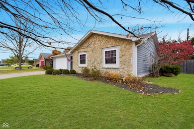 7716 Tanager Ln, Indianapolis, IN 46256 - photo 2