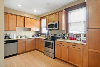 102 W Tompkins St_MLS_05
