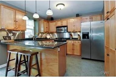 263 Deerpath Ln, Carpentersville, IL 60110 - photo 3