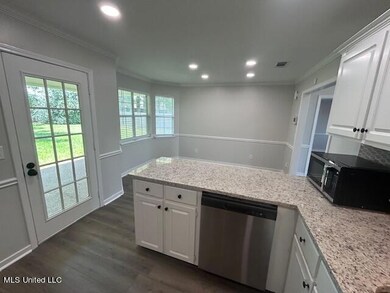 9930 Crooked Creek Cir, Byram, MS 39272 - photo 5