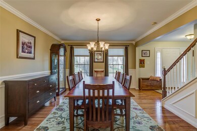 Crown Molding & Wainscot