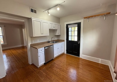 1752 Farmington Ave unit 3, Unionville, CT 06085 - photo 2