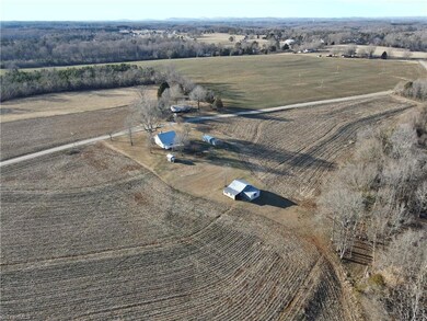 218 Jefferson Farm Rd, Statesville, NC 28625 - photo 4