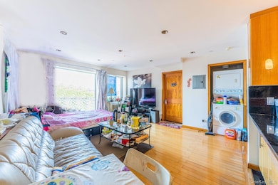 32-26 Union St unit 6C, Flushing, NY 11354 - photo 5