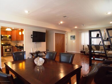 (5) Dining Room