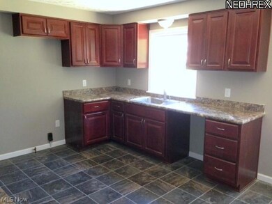 23931 Effingham Blvd, Euclid, OH 44117 - photo 2