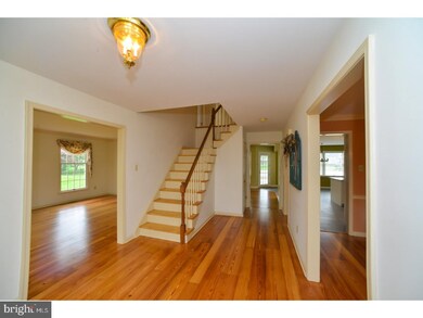 649 N Saratoga Dr, Moorestown, NJ 08057 - photo 4