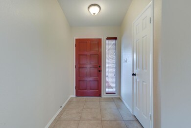 2807 N Central Dr-5