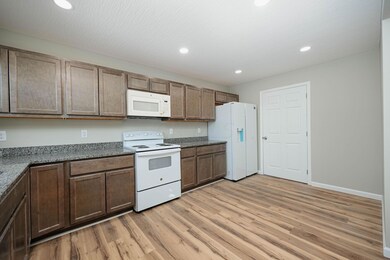 10-web-or-mls-738 Stockbridge Rd 010