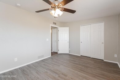 006-photo-primary-bedroom-8765563